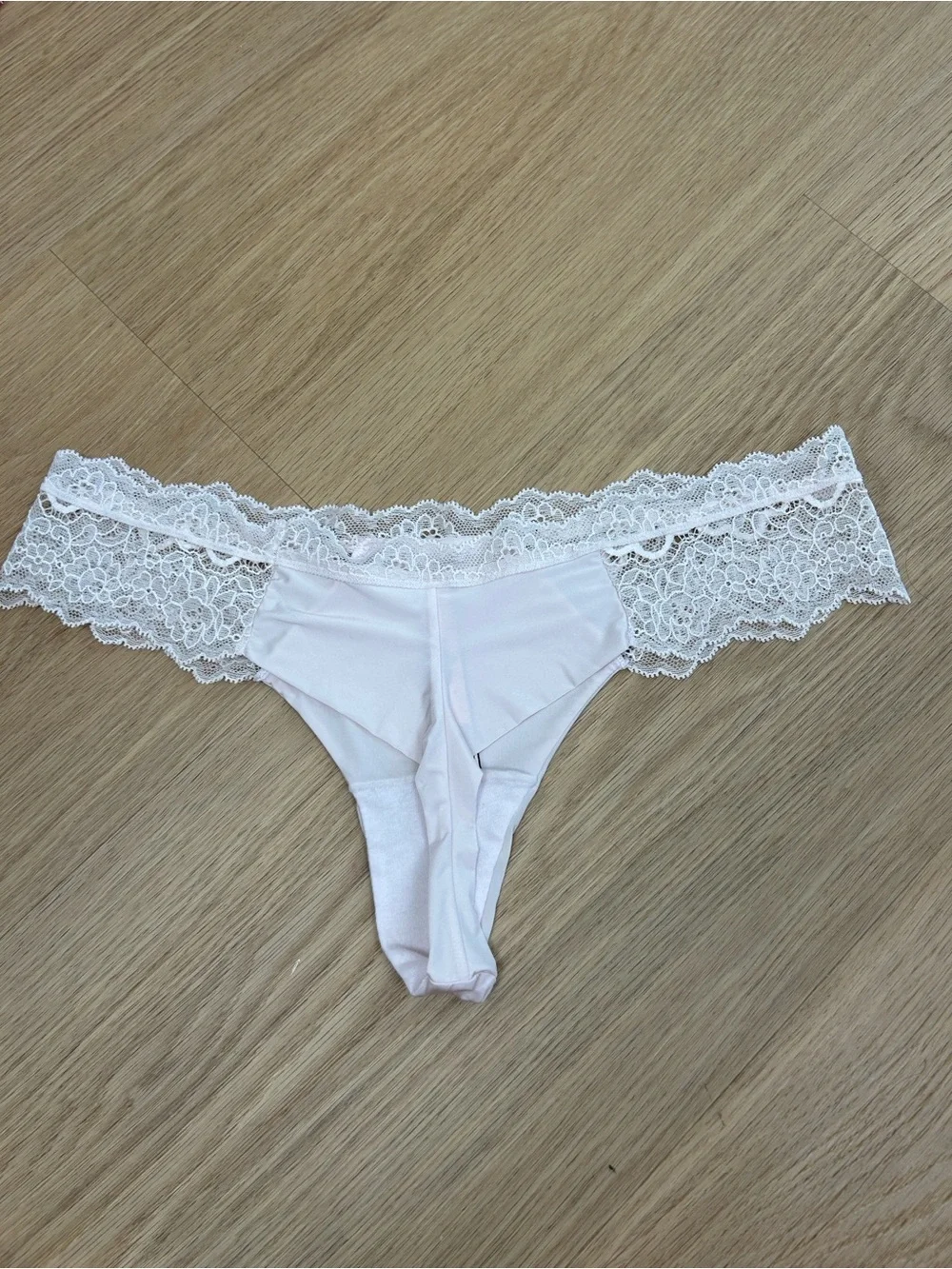 Victoria’s Secret Dream Angels Thong Panty M